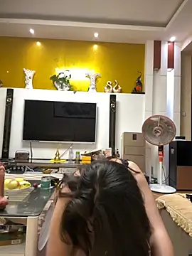 anna yngs online show from October 21, 2025, 11:20 am