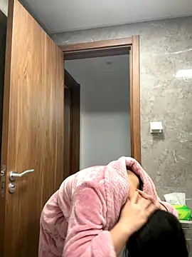 anna yngs online show from October 3, 2025, 1:20 am