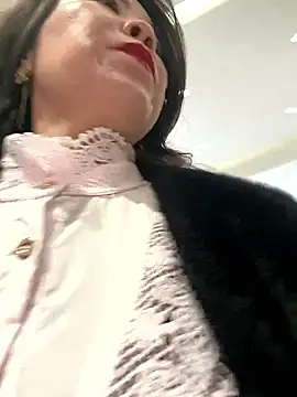 anna yngs online show from November 4, 2025, 7:01 am