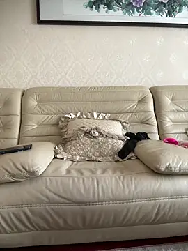 anna yngs online show from April 6, 2026, 3:02 am