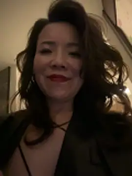 anna yngs online show from February 9, 2026, 3:43 pm