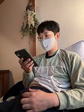 Snapshot of tom19899q chatting on November 15, 2025, 9:41 pm tom19899q online show from November 15, 2025, 9:41 pm