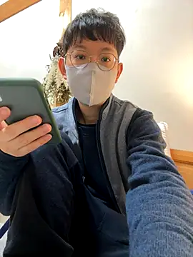 Snapshot of tom19899q chatting on November 27, 2025, 9:15 pm tom19899q online show from November 27, 2025, 9:15 pm