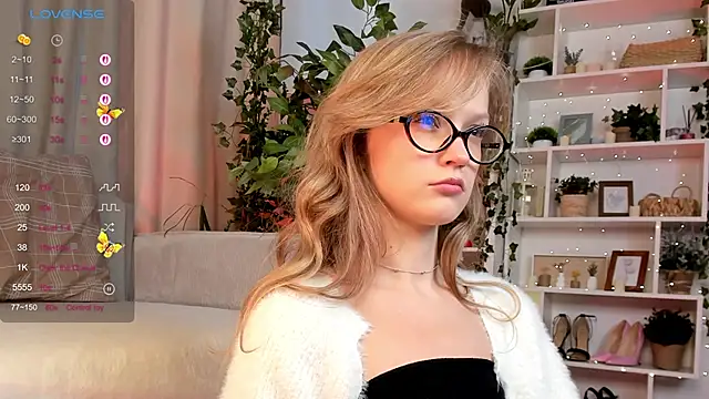 Kara smalltits online show from September 29, 2025, 11:38 am