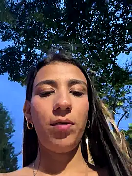 Snapshot of -juicy_ chatting on November 7, 2025, 10:35 pm -juicy online show from November 7, 2025, 10:35 pm