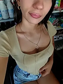 Snapshot of -juicy_ chatting on September 10, 2025, 2:27 pm -juicy online show from September 10, 2025, 2:27 pm