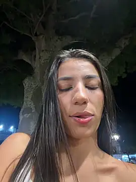 Snapshot of -juicy_ chatting on November 26, 2025, 12:10 am -juicy online show from November 26, 2025, 12:10 am