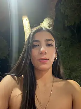 Snapshot of -juicy_ chatting on August 2, 2026, 11:57 pm -juicy online show from August 2, 2026, 11:57 pm