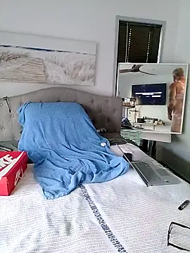 iamthepublickmasterbater online show from September 28, 2025, 6:42 am