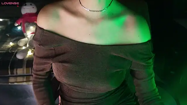 Snapshot of NidhiChandra chatting on December 19, 2025, 9:44 am NidhiChandra online show from December 19, 2025, 9:44 am