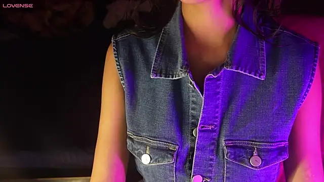 NidhiChandra online show from October 17, 2025, 8:17 am