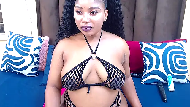 AfricanQueenxx40 online show from December 3, 2025, 6:29 pm