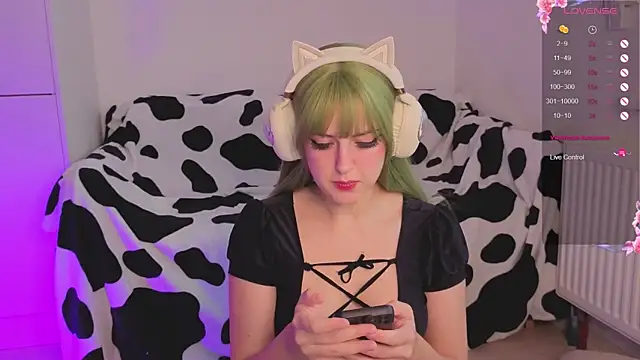 bananasgirl online show from September 14, 2025, 6:25 am