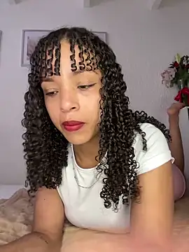 Snapshot of Yasmin777_ chatting on April 24, 2026, 9:28 pm Yasmin777 online show from April 24, 2026, 9:28 pm