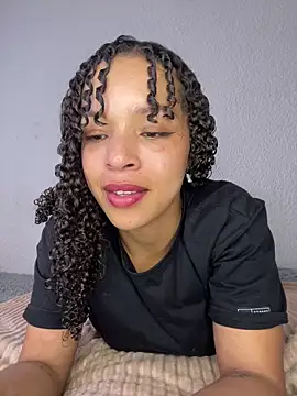 Yasmin777  online show from February 2, 2026, 7:24 pm