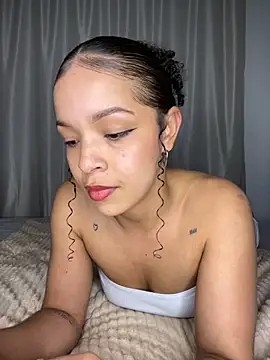 Yasmin777  online show from October 19, 2025, 11:51 pm