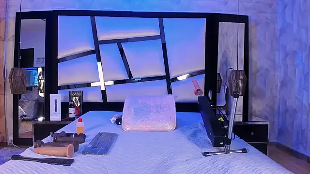 JuliaDavis 1 online show from September 23, 2025, 4:19 am