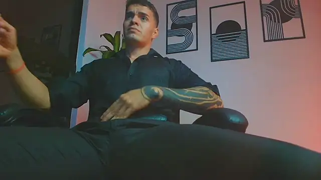 Snapshot of ALPHA_DOMINUS_ chatting on June 18, 2026, 4:11 am ALPHA DOMINUS online show from June 18, 2026, 4:11 am