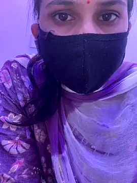 misharani00 online show from September 28, 2025, 9:38 am