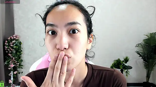 Snapshot of FlirtyAura chatting on October 24, 2025, 1:48 am FlirtyAura online show from October 24, 2025, 1:48 am