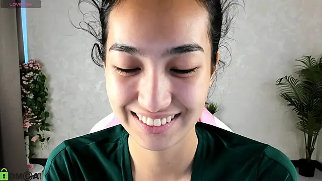 Snapshot of FlirtyAura chatting on September 26, 2025, 3:46 am FlirtyAura online show from September 26, 2025, 3:46 am