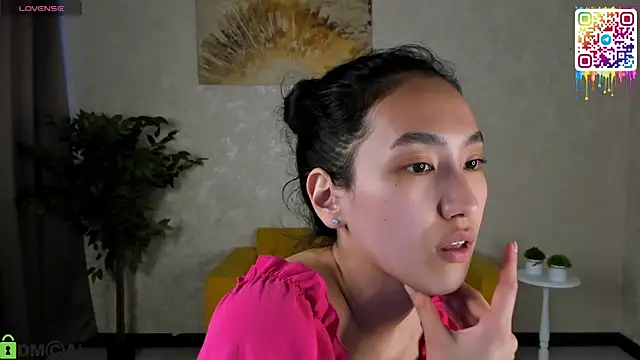 Snapshot of FlirtyAura chatting on May 5, 2026, 11:46 am FlirtyAura online show from May 5, 2026, 11:46 am