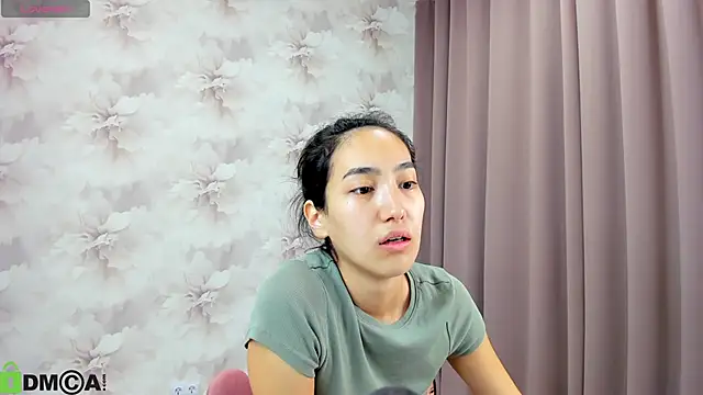 Snapshot of FlirtyAura chatting on October 1, 2025, 3:55 am FlirtyAura online show from October 1, 2025, 3:55 am