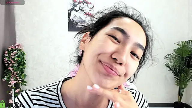 Snapshot of FlirtyAura chatting on November 5, 2025, 1:52 am FlirtyAura online show from November 5, 2025, 1:52 am