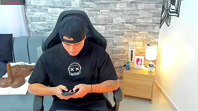 Snapshot of connorsmiith chatting on September 23, 2025, 12:23 pm connorsmiith online show from September 23, 2025, 12:23 pm