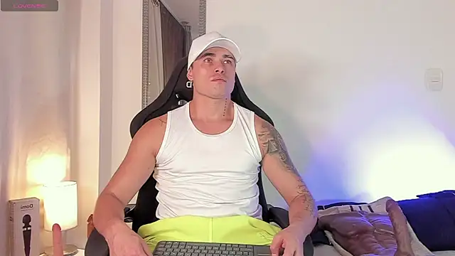 connorsmiith online show from May 15, 2026, 12:19 am