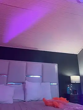 BellaFernandez   online show from October 21, 2025, 1:54 pm