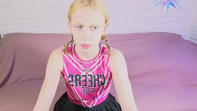 BarbieRichy online show from November 30, 2025, 5:08 am