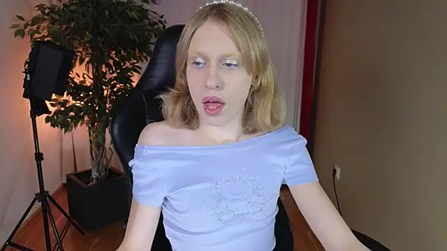 BarbieRichy online show from October 16, 2025, 6:32 am