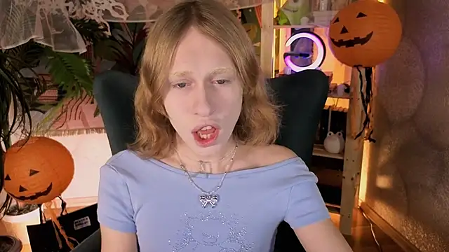 BarbieRichy online show from October 31, 2025, 5:26 am