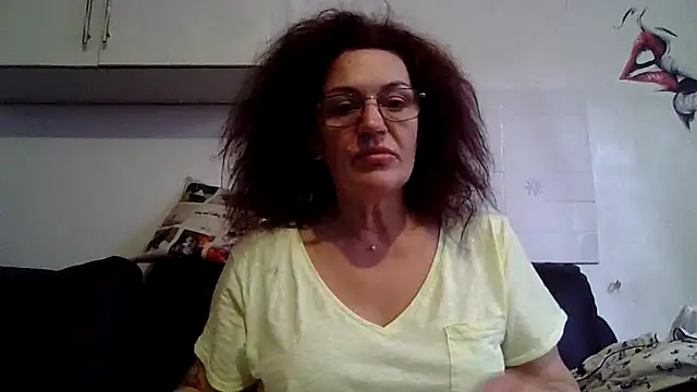 Snapshot of RubyyRosee chatting on April 19, 2026, 9:43 am RubyyRosee online show from April 19, 2026, 9:43 am