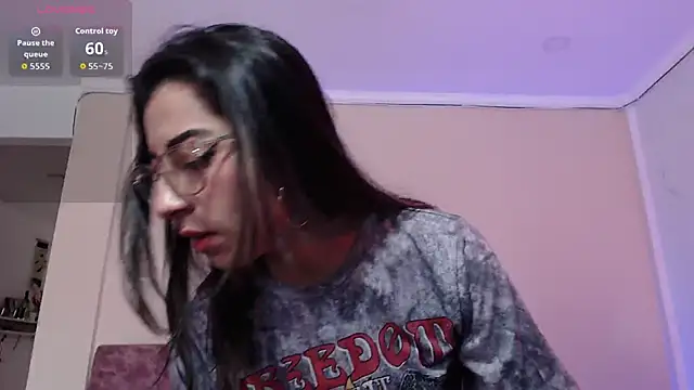 Susanahendrix online show from April 3, 2026, 7:42 pm