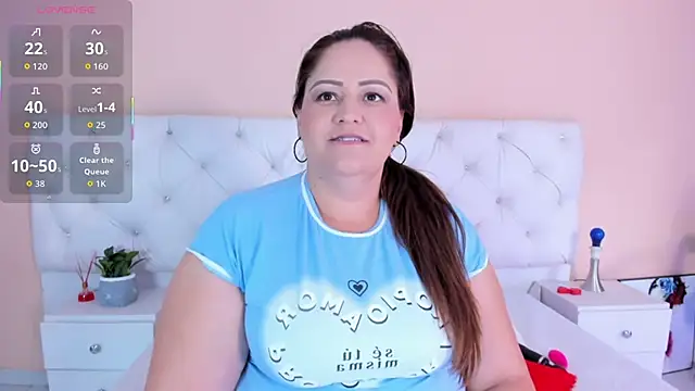 Snapshot of katte_landerr chatting on October 2, 2025, 1:03 pm katte landerr online show from October 2, 2025, 1:03 pm