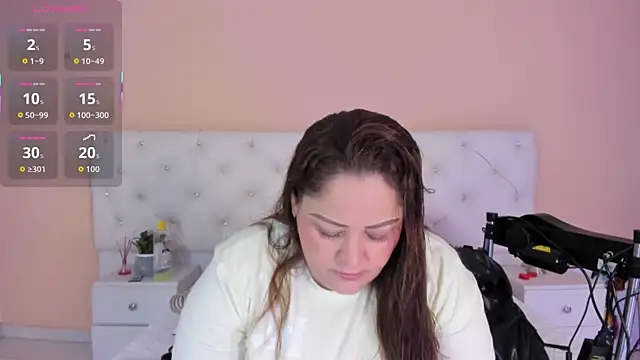 Snapshot of katte_landerr chatting on October 10, 2025, 1:12 pm katte landerr online show from October 10, 2025, 1:12 pm