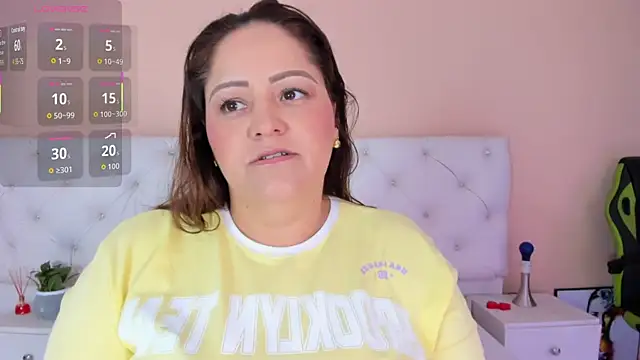 Snapshot of katte_landerr chatting on September 30, 2025, 1:06 pm katte landerr online show from September 30, 2025, 1:06 pm