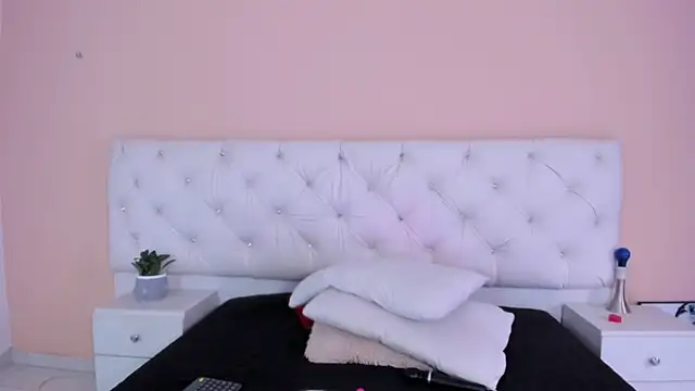 Snapshot of katte_landerr chatting on November 27, 2025, 1:22 pm katte landerr online show from November 27, 2025, 1:22 pm