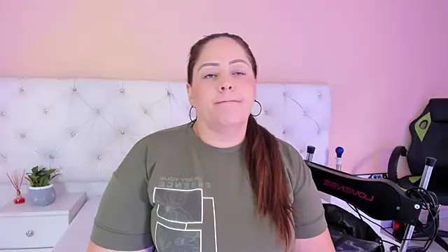 Snapshot of katte_landerr chatting on October 4, 2025, 1:34 pm katte landerr online show from October 4, 2025, 1:34 pm