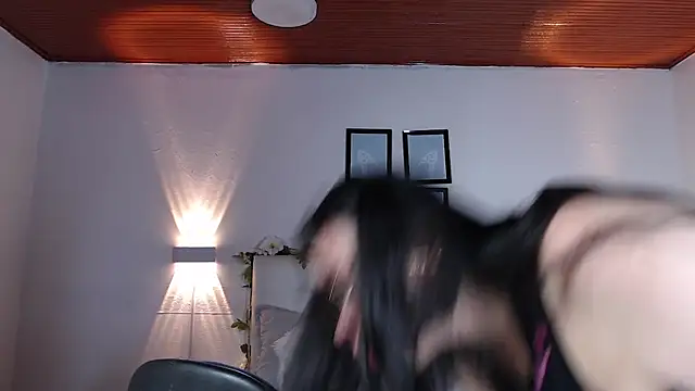 Megan 05  online show from November 24, 2025, 6:52 pm