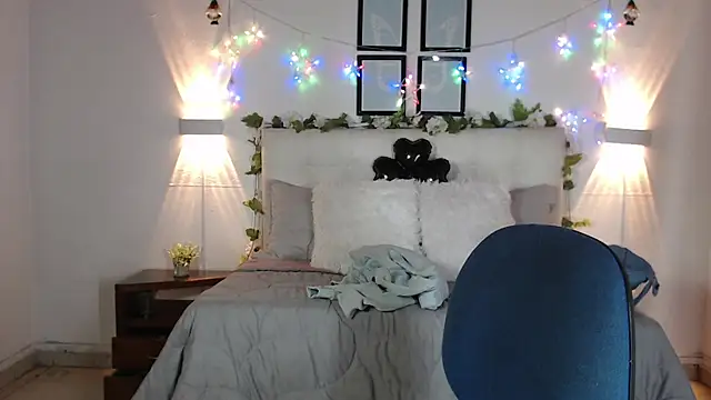 Megan 05  online show from March 12, 2026, 6:12 pm