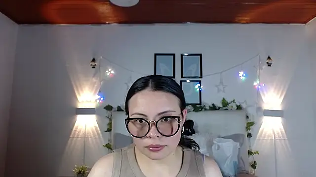 Megan 05  online show from February 6, 2026, 6:48 pm