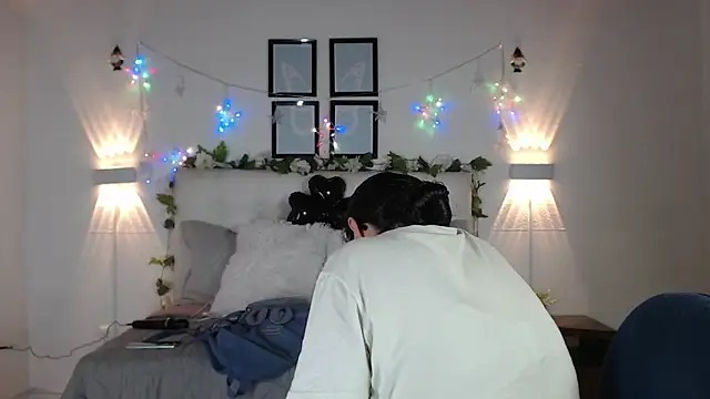 Megan 05  online show from February 9, 2026, 5:55 pm