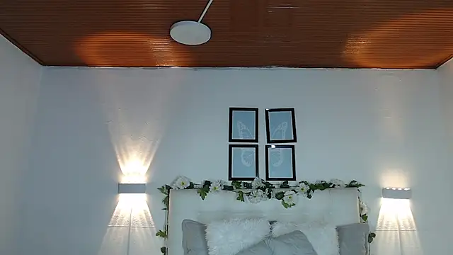 Megan 05  online show from September 29, 2025, 6:13 pm