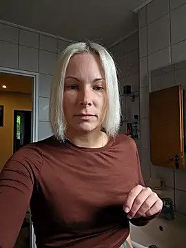 Snapshot of Sunny-Sin chatting on September 17, 2025, 1:35 pm Sunny-Sin online show from September 17, 2025, 1:35 pm