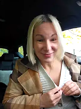 Snapshot of Sunny-Sin chatting on October 24, 2025, 10:03 am Sunny-Sin online show from October 24, 2025, 10:03 am