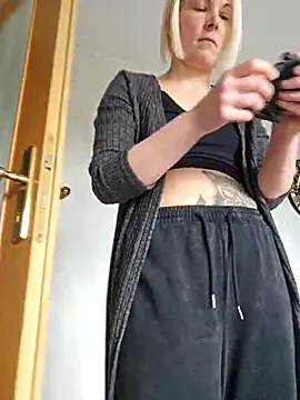 Snapshot of Sunny-Sin chatting on March 1, 2026, 10:37 am Sunny-Sin online show from March 1, 2026, 10:37 am