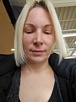 Snapshot of Sunny-Sin chatting on February 27, 2026, 12:49 pm Sunny-Sin online show from February 27, 2026, 12:49 pm